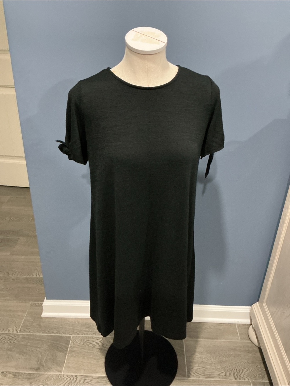 GAP Men's Charcoal Gray Crewneck Sweater